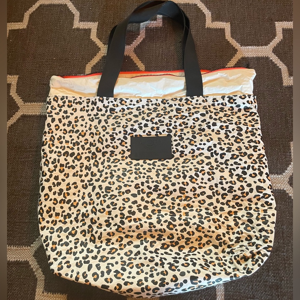 aloha collection day tripper leopard cub bag